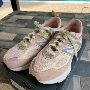 New Balance 990v6 FuelCell Womens 8.5 Pink and White New with Box